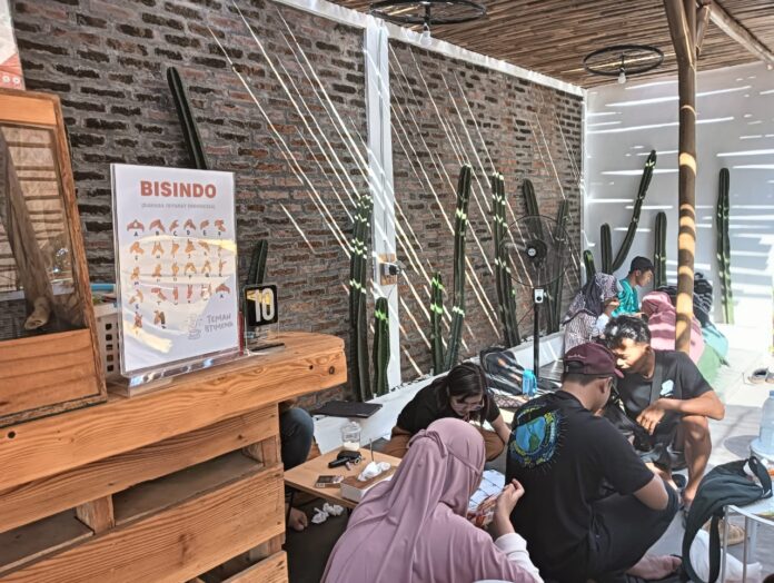 mengengarkan dengan hati, memaknai dengan rasa